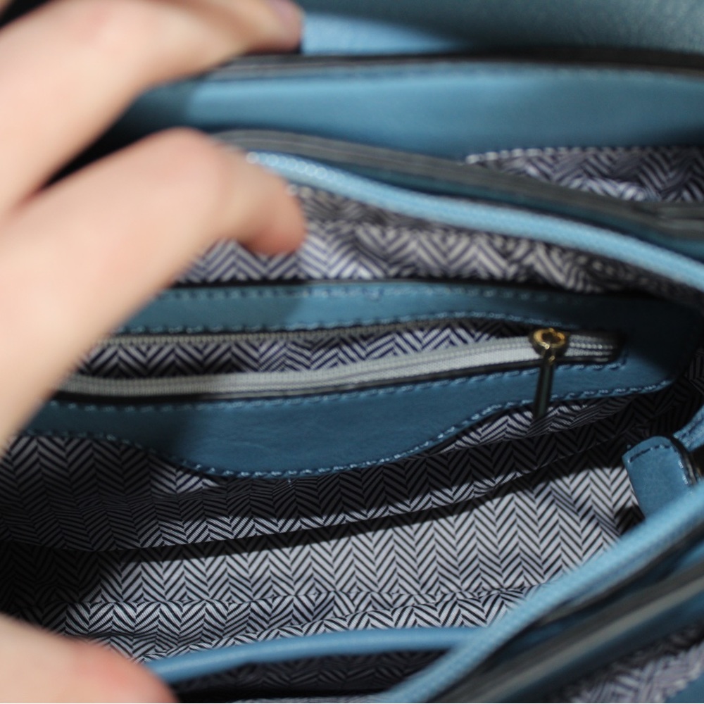 Blue Reptile Handbag - Picture 7 of 8